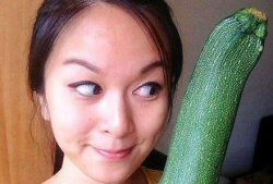 化妆师吃瓜爆料图片搞笑,搞笑瞬间引网友热议！